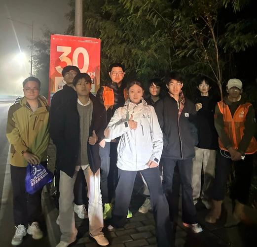 青春赋能科技赛道 重庆数字产业职业技术学院1078名学子助力马拉松志愿服务